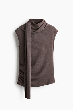 Top con cuello fular