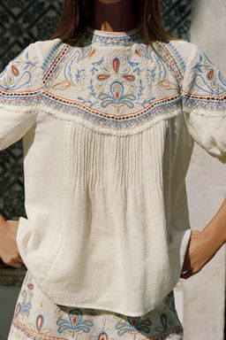 BLUSA BORDADOS MANGA CORTA / Crudo - Zara фото 2