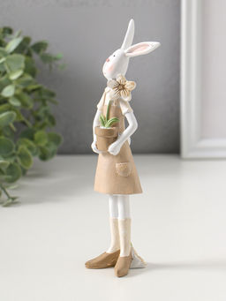 Фигурка полистоун Зайка в бежевом сарафане с цветком в горшке, 19 см
