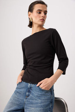 Siyah Dantel Detayl_ Fitted Kay_k Yaka Truvakar Kol Pamuklu Esnek _rme T-Shirt TWOAW27TS00003