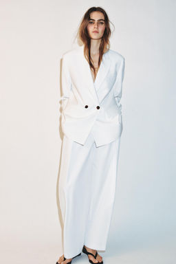BLAZER CRUZADA OVERSIZE HOMBRERAS / Blanco