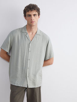 Regular Fit Resort Yaka K?sa Kollu Erkek G?mlek