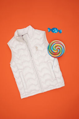 Каменный жилет девушки