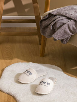 Bask?l? Kad?n Ev Terli?i