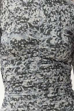 TRENDYOLMILLA Gri Desenli Drape Detayl? Fitted/Vucuda Oturan Dik Yaka Tul Mini Orme Elbise TWOAW24EL00124