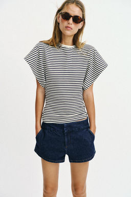 CAMISETA ENTALLADA RAYAS / Rayas