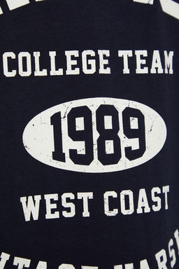 Lacivert Oversize/Genis Kesim Sehir Bask?l? %100 Pamuk Kolsuz T-Shirt/Atlet TMNSS23AL00008