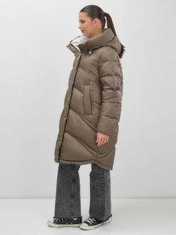 Пальто зимнее утепленное с капюшоном женское коричневого цвета 7747K - Visdeer фото 3