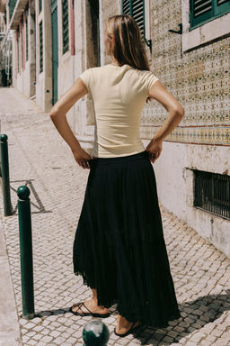 CAMISETA ESCOTE PICO / Amarillo - Zara фото 4