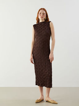 Dik Yaka Kendinden Desenli Elbise