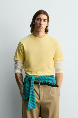 CAMISETA REGULAR FIT JACQUARD RAYAS / Amarillo