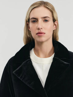 Куртка из бархата с поясом и акцентной деталью / Zarina фото 8