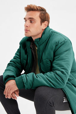 TRENDYOL MAN Koyu Yesil Regular Fit Cepli Ruzgara ve Suya Dayan?kl? Sisme Mont TMNAW22MO0091 - Trendyolmilla фото 18