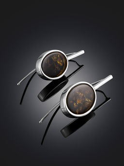 Эффектные серьги-крючки со вставкой из зелёного янтаря «Бенефис»