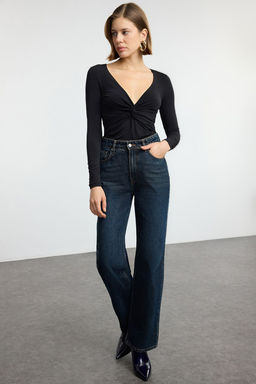 Trendyolmilla Siyah Buzgu/Drape Detayl? Fitted/Vucuda Oturan Uzun Kollu Esnek Orme Bluz TWOAW25BZ00247