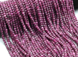 Бусины из рубина кубик гр.4мм, 39см, 93 бусины Радуга камня