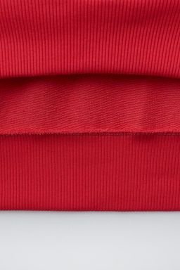 SUDADERA THE CAT IN THE HAT DR. SEUSS / Rojo