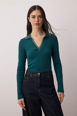 Trendyolmilla Siyah Triko Yaka Detayl? Fitted/Vucuda Oturan Fitilli Esnek Orme Bluz TWOAW25BZ00121  фото 6