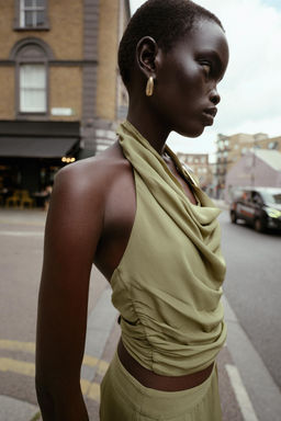 HALTER TOP WITH KNOT AND HARDWARE DETAIL - Zara фото 3