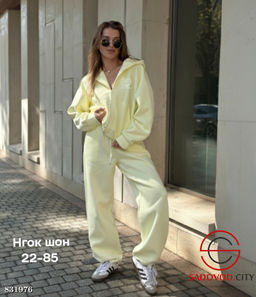 Спортивный женский костюм