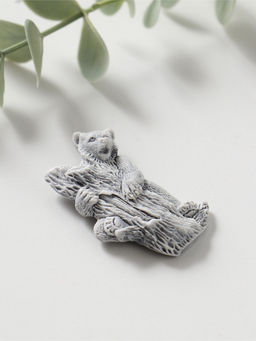 Магнит "Медведь на дереве" (барельеф), 5см