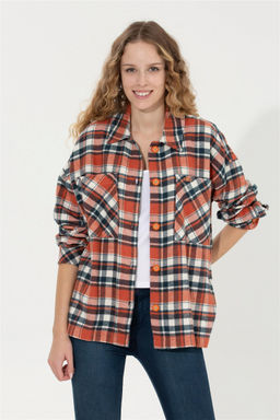 Женская красная джинсовая рубашка