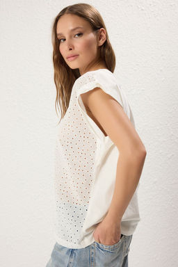 TRENDYOLMILLA K?rm?z? Brode Detayl? Relaxed/Rahat Kal?p Orme T-Shirt TWOSS25TS00089  фото 7