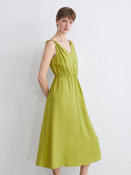 V Yaka Belden Oturtmal? Elbise