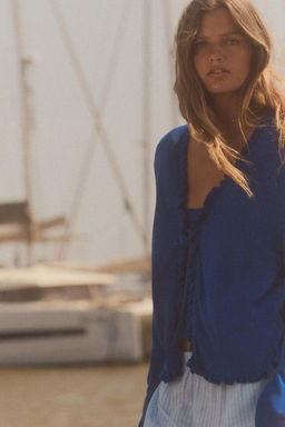 RUFFLE TRIM CARDIGAN