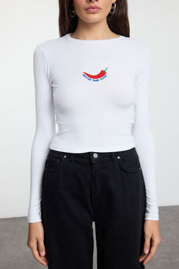 Beyaz Nak?sl? Premium Viskon Bisiklet Yaka Crop Esnek Orme Bluz TWOAW24BZ00116