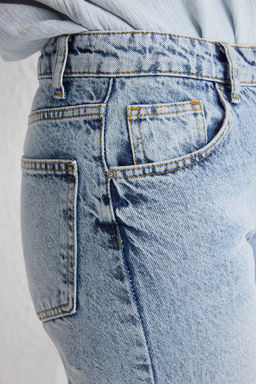 Ac?k Mavi Pacas? Kesikli Normal Bel Wide Leg Jeans TWOSS25JE00064 - Trendyolmilla фото 4