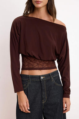 Kahverengi Asimetrik Yaka Dantel Garnili Party Bluz TPRSS26BZ00008