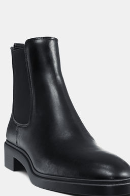 CHELSEA ANKLE BOOTS
