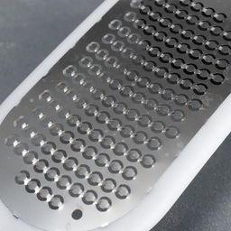 Пилка для пяток, металлическая, односторонняя, с футляром, 20.5 см, белая