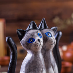 Сувенир «Кошки с темными лапками», 4×13×13 см, дерево