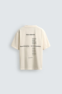 CAMISETA GR?FICO CONTRASTE / Crudo / Beige