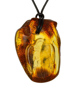 Подвеска-резьба из натурального цельного янтаря Ангел-Хранитель