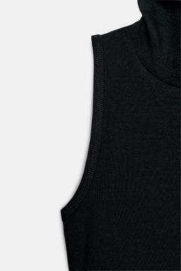 TOP MANGA SISA CUELLO ALTO / Negro