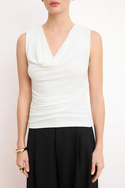 Ekru Fitted/Vucuda Oturan Degaje Yaka Kolsuz Yumusak Orme Bluz TWOSS26BZ00523