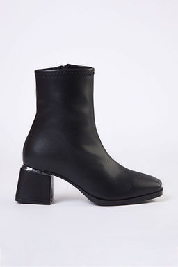 Trendyol Shoes Siyah Metal Aksesuarl? Fermuarl? Blok Topuklu Kad?n Bot TAKAW25BO00009 - Trendyolmilla фото 6