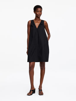 Vestido con escote de pico y fruncidos