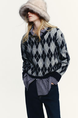 SHEEPSKIN BUCKET HAT