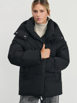 Куртка стеганая со съемным капюшоном / Zarina