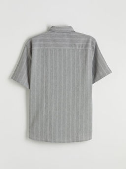 Regular Fit K?sa Kollu ?izgili Erkek G?mlek