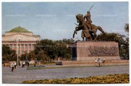 Открытка Ростов на Дону  Площадь Советов. Монумент в честь освобождения от белогвардейцев.