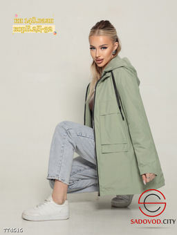 Ветровка женская весенняя