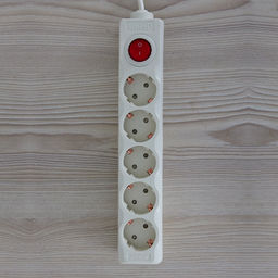 S-GSU5-1,5 IVORY Cетевой фильтр серии Universal, 1,5м (Пвс 3*0,75), 5 гнезд, с/з. 10А. Защита от перенапряжения, короткого замыкания. TM Uniel.