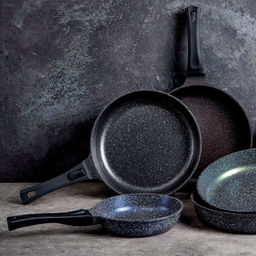 Сковорода с тефлоновым покрытием д22см "Мегаполис Серебро Induction", h5,1см, s0,36-0,4см, ручка из термостойкого пластика (Россия) Подходит для индукционных плит.