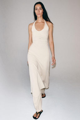 VESTIDO ESPALDA DESCUBIERTA / Beige