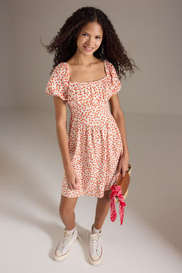 K?rm?z? Cicekli Etegi Belden Ac?lan Gipeli Mini Dokuma Elbise TWOSS25EL00620